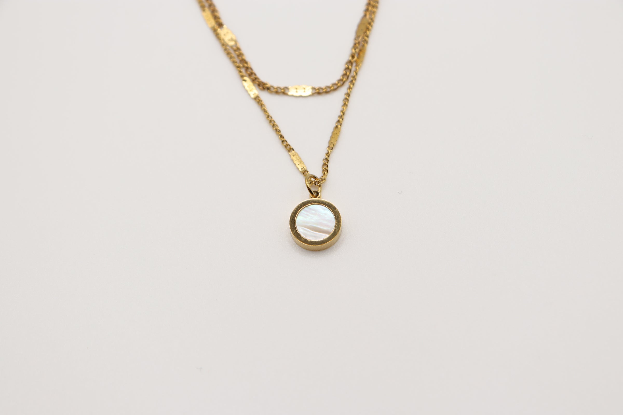 Collier Double Chaîne Nacre - Acier Inoxydable Doré