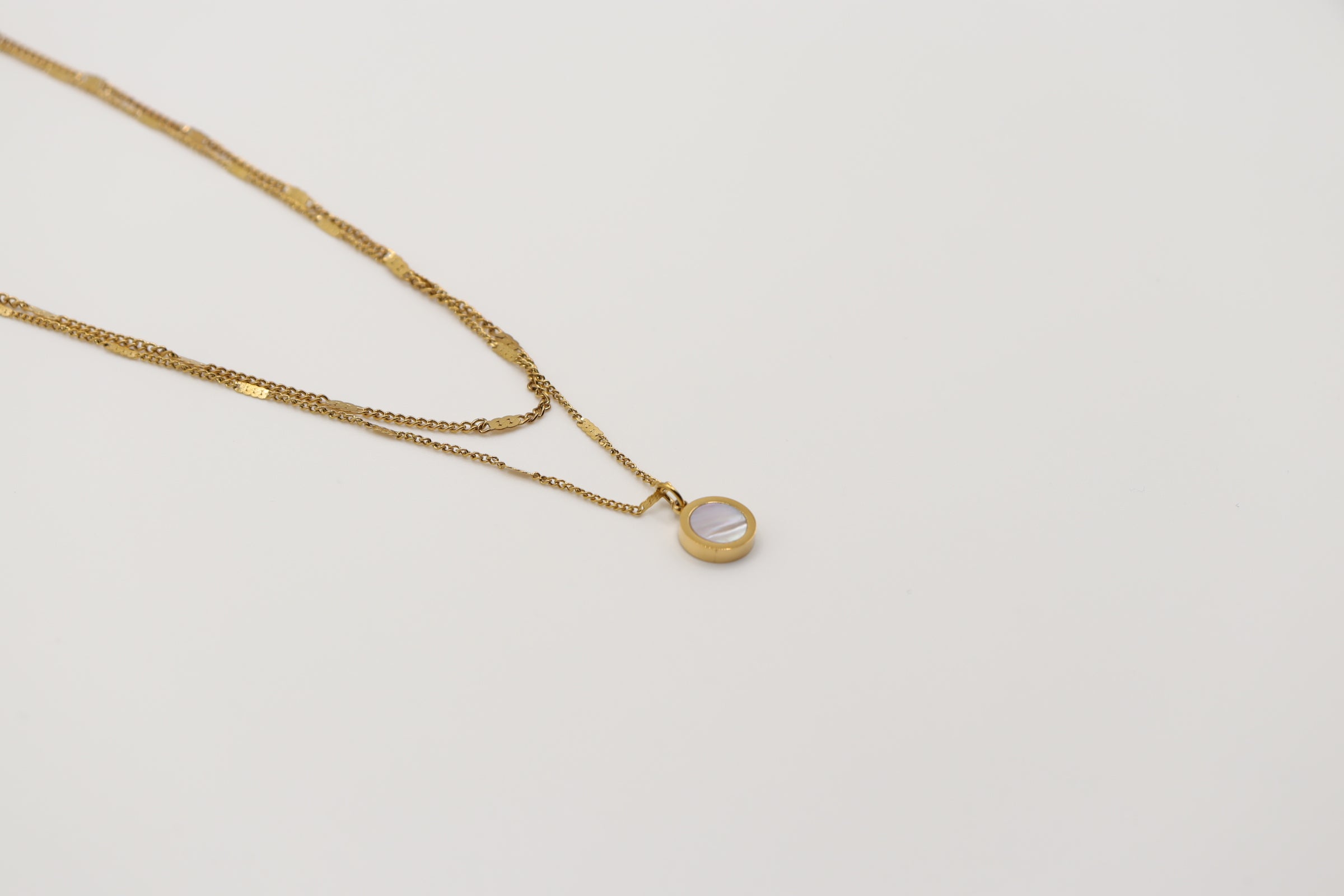 Collier Double Chaîne Nacre - Acier Inoxydable Doré